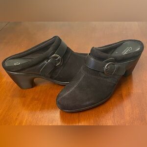 Clarks Black Women’s Clogs With Buckle Detail. Leather & Suede.Size 9 1/2